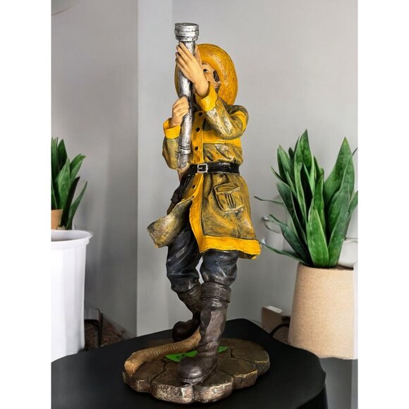 Vintage Firefighter Figurine Holding Hose - Picture 6 of 6